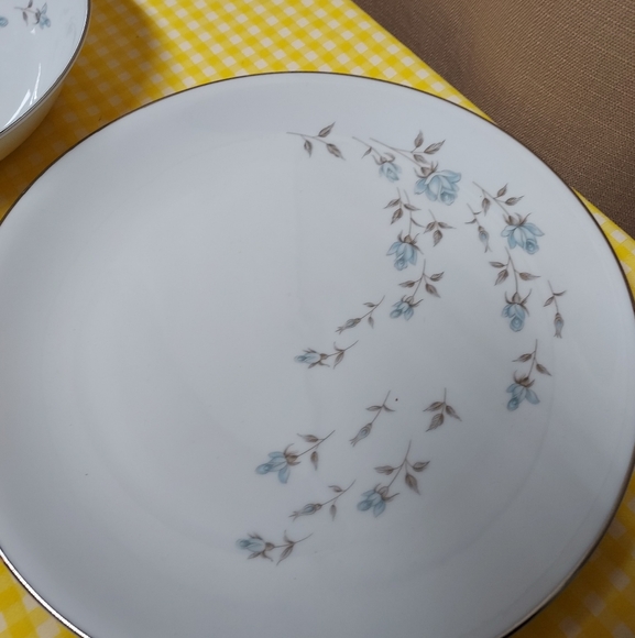 Vintage Delphine Blue Rose fruit bowl & 2 serving plates - Picture 2 of 6